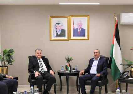 سعد:تحويل رواتب العمال في إسرائيل للبنوك الفلسطينية خلال 6 أشهر