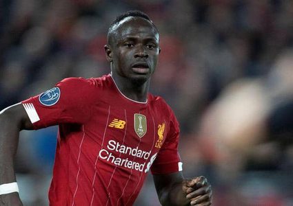 ليفربول يعلّق على إصابة نجم فريقه ماني