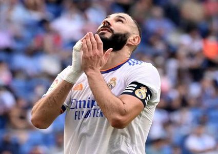 انتقاد عنيف لبنزيما بسبب ميسي