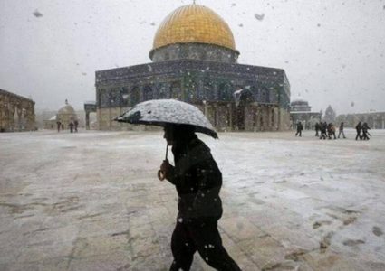 إغلاق شوارع رئيسية في القدس وتقليص دوام المدارس استعدادًا للعاصفة