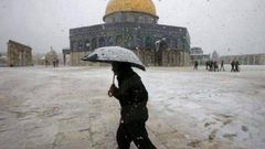 إغلاق شوارع رئيسية في القدس وتقليص دوام المدارس استعدادًا للعاصفة