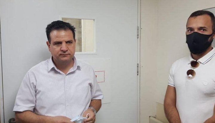 شرطة الاحتلال تستدعي أيمن عودة لمنعه بن جبير من دخول غرفة الأسير مقداد القواسمي