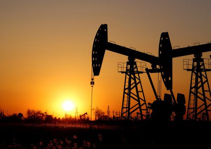 النفط يبلغ أعلى مستوياته في 7 سنوات بفعل توتر أوكرانيا