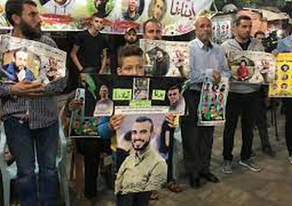 فتح سلفيت تنظم وقفة للمطالبة باسترداد جثامين الشهداء والإفراج عن الأسير أبو حميد