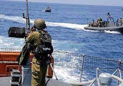 زوارق الاحتلال تطلق نيرانها تجاه مراكب الصيد في رفح