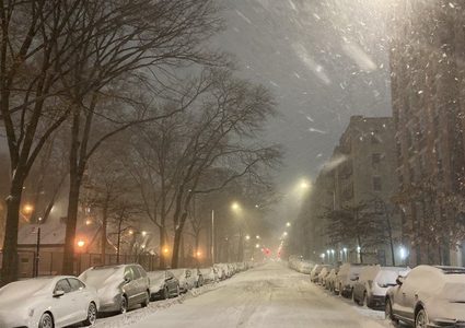 عاصفة ثلجية تجتاح شمال شرق الولايات المتحدة