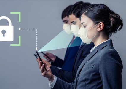 "آيفون" يتعرف على الوجوه بالكمامة