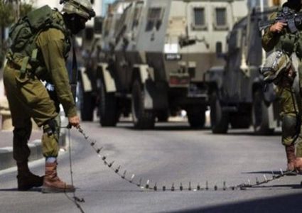 قوات الاحتلال تغلق طريق المسعودية شمال غرب نابلس