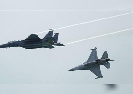 طائرات الاحتلال تنفذ غارات وهمية في سماء قطاع غزة