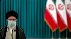 خامنئي ينتقد بعض القرارات الاقتصادية الإيرانية ويصفها بـ"الخاطئة"