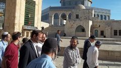 عشرات المستوطنين يقتحمون الأقصى