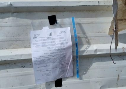 إخطارات بهدم مساكن وغرف زراعية بمسافر يطا