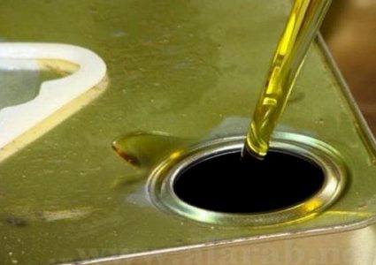 "إدارة المعابر": وقف إدخال زيت الزيتون إلى الأردن