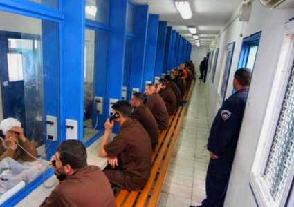 هيئة الأسرى: استئناف الزيارات العائلية للأسيرات في سجن "الدامون"