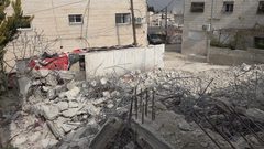 القدس: الاحتلال يجبر عائلتين على هدم 4 من منازلها