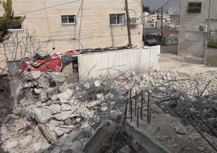 القدس: الاحتلال يجبر عائلتين على هدم 4 من منازلها