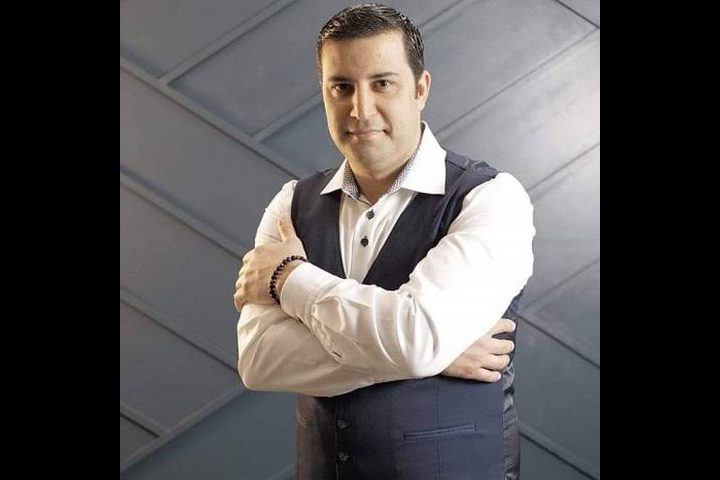 قادماً من كندا .. حراك للفنان طارق حداد بين الأردن ومصر