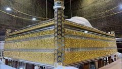 ضريح الامام "الحسين" ويقع داخل مسجد سيدنا الحسين بن علي في القاهرة الإسلامية