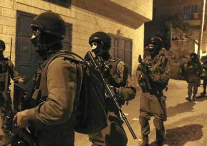 مداهمات واعتقالات واسعة بالضفة