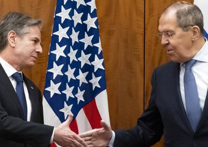 اتصال حاسم بين بلينكن ولافروف بشأن الأزمة الأوكرانية