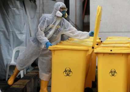 الصحة العالمية: الوباء تسبب في تراكم جبل من النفايات الطبية