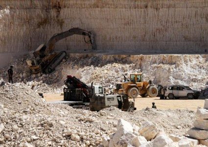 الاحتلال يصادر معدات محاجر من بلدة بيت فجار