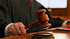 الأشغال الشاقة المؤقتة 10 سنوات لمدان بتهمة السرقة بالاشتراك