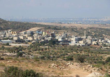 إخطارات بوقف البناء في قرية النبي الياس شرق قلقيلية