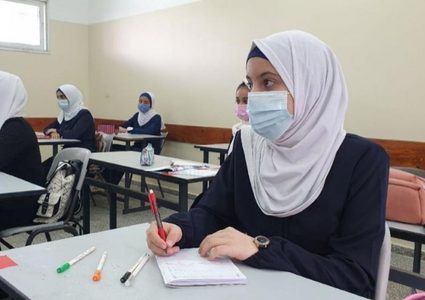 التربية: يجب تطعيم طلبة المدارس من 1-6 وإعطاء الجرعة الثالثة للمطعمين