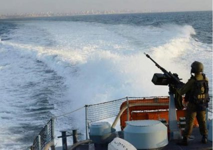 الاحتلال يهاجم الصيادين والمزارعين في غزة