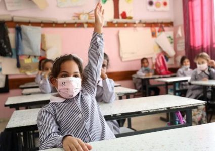 استمرار العمل ببدء الدوام المدرسي الساعة 08:00 صباحًا