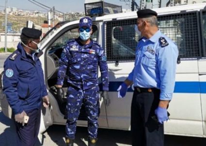 القبض على مشتبه به بالسطو على موظف بنك في العام 2018