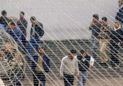 المعتقلون الإداريون في سجن "عوفر" يقررون إرجاع ثلاث وجبات اليوم الأربعاء