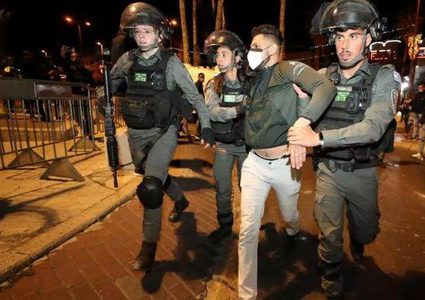 قوات الاحتلال تعتدي على شاب مقدسي