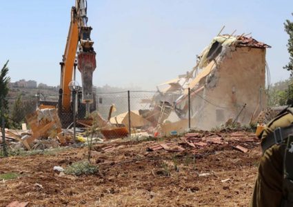 الاحتلال يهدم مساكن وبركسات قرب دير نظام شمال غرب رام الله