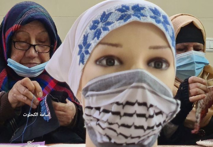 سيدات من كبار السن يجتمعن ثلاثة ايام اسبوعيا في مركز لرعايتهم بغزة للعمل في التطريز وتنظيم حلقات الذكر ومحو الامية