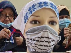 سيدات من كبار السن يجتمعن ثلاثة ايام اسبوعيا في مركز لرعايتهم بغزة للعمل في التطريز وتنظيم حلقات الذكر ومحو الامية