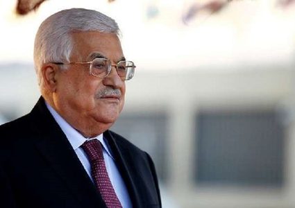 الرئيس يمنح المناضل عدنان سماره نجمة الاستحقاق من وسام دولة فلسطين