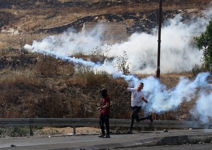 نابلس: إصابات بالرصاص والاختناق في مواجهات مع الاحتلال