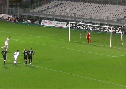 حارس يسجل هدفا غريبا في الدوري المغربي