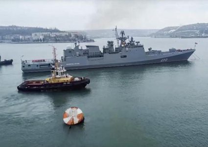 وحدات بحرية روسية متمركزة في القرم تجري تدريباً قتالياً