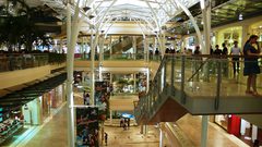 حملة كبرى في لبنان لمقاطعة مجمع تجاري طرد موظفة بسبب حجابها