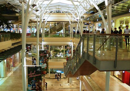 حملة كبرى في لبنان لمقاطعة مجمع تجاري طرد موظفة بسبب حجابها