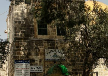 الاحتلال يقتحم مقر لجنة الزكاة في المسجد الأقصى