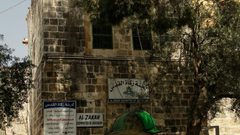 الاحتلال يقتحم مقر لجنة الزكاة في المسجد الأقصى