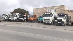 سائقو الشاحنات في بلدة العبيدية شرق بيت لحم ينظمون وقفة احتجاجية في منطقة جسر واد النار الحيوي احتجاجا على ارتفاع أسعار المحروقات والزيوت المعدنية وتدري الأوضاع الاقتصادية.