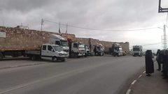 سائقو الشاحنات في بلدة العبيدية شرق بيت لحم ينظمون وقفة احتجاجية في منطقة جسر واد النار الحيوي احتجاجا على ارتفاع أسعار المحروقات والزيوت المعدنية وتدري الأوضاع الاقتصادية.
