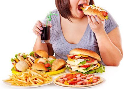 أسباب الرغبة المفرطة في تناول الطعام خلال فصل الشتاء