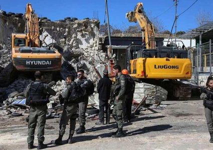 بلدية الاحتلال تخطر بهدم عشرات المنشآت التجارية في حي وادي الجوز