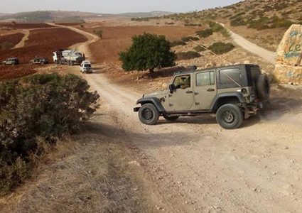 الاحتلال يخطر بترحيل ست عائلات من خربة ابزيق بذريعة التدريبات